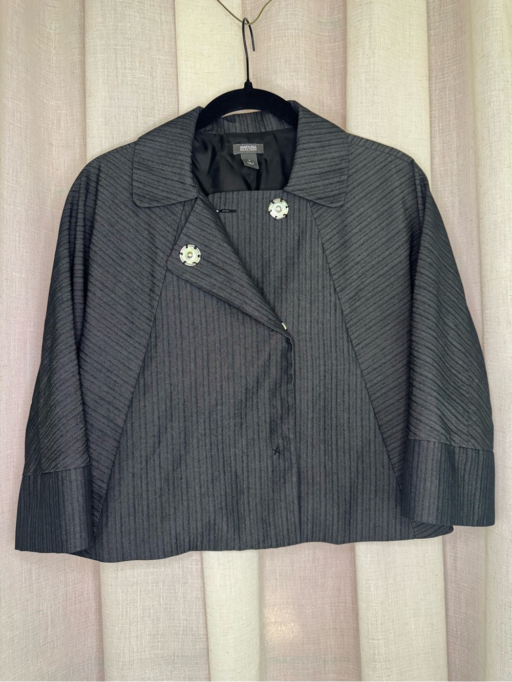 Kenneth Cole Gray Blazer Pinstriped Large Snap 3/4 Sleeve Cropped Women’s Size 4